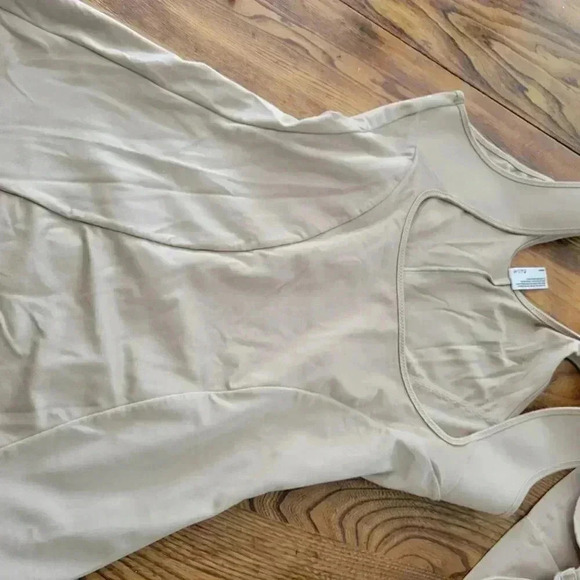 Hanes and Maidenform Flexible Undergarment Body Shapers 38C & XL Beige - Picture 4 of 7